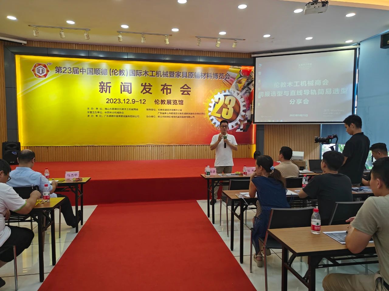 debc9bf883d92890e2ad19612c30997e.jpg